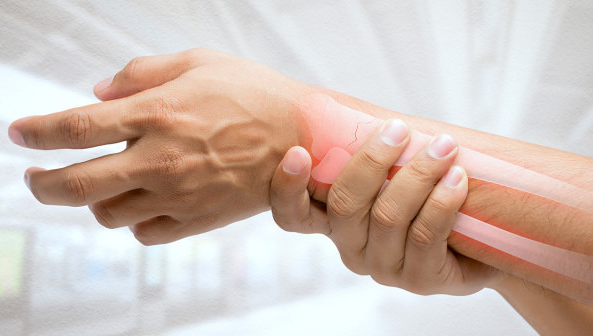 郑州腱鞘炎医院讲解手腕腱鞘炎是怎么引起的？